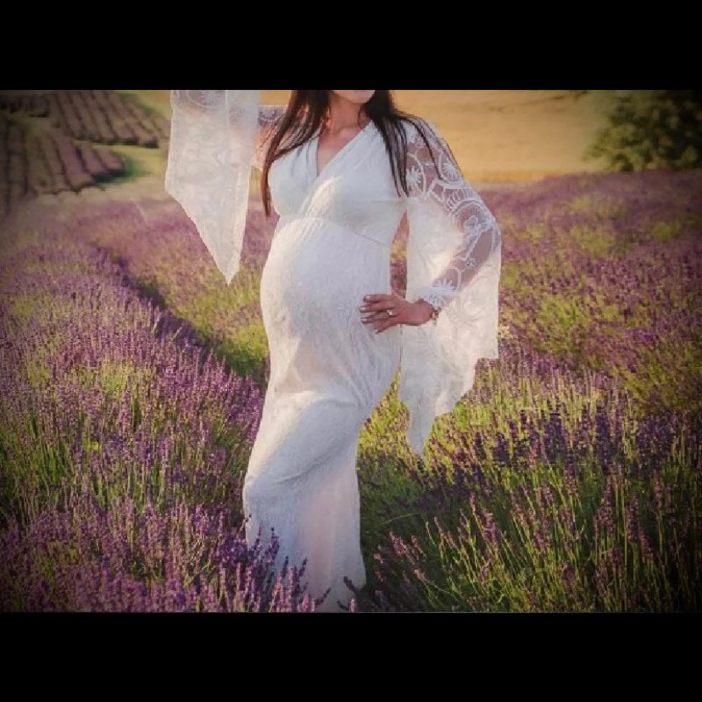 Lace maternity dress with flared sleeves